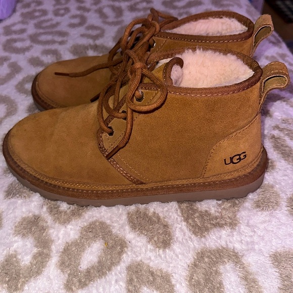 UGG boots in brown very clean and lightly worn - Picture 2 of 4